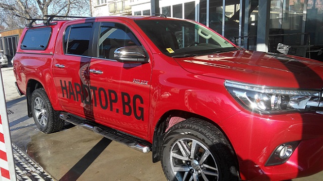Toyota-Hilux-about-us-640-360
