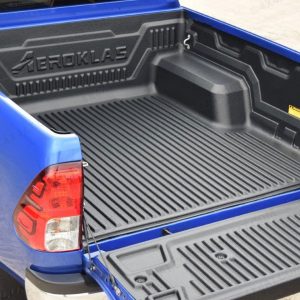 toyota-hilux-dc-bedliner-underrail-01